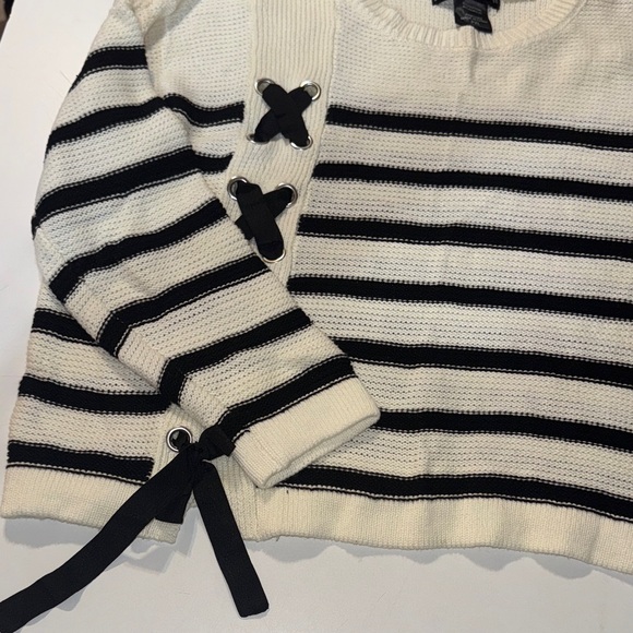 United‎ States Sweaters Cream and Black Striped Crew Neck - Picture 3 of 5